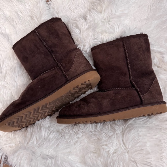 UGG Chocolate Brown Shearling Boots sz 4 (fits Women size 5) - Picture 3 of 12